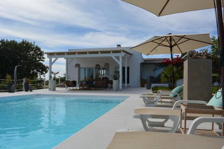 Chambre d’hôte pour 2 personnes, avec Terrasse et Jardin ainsi que Piscine et Vue