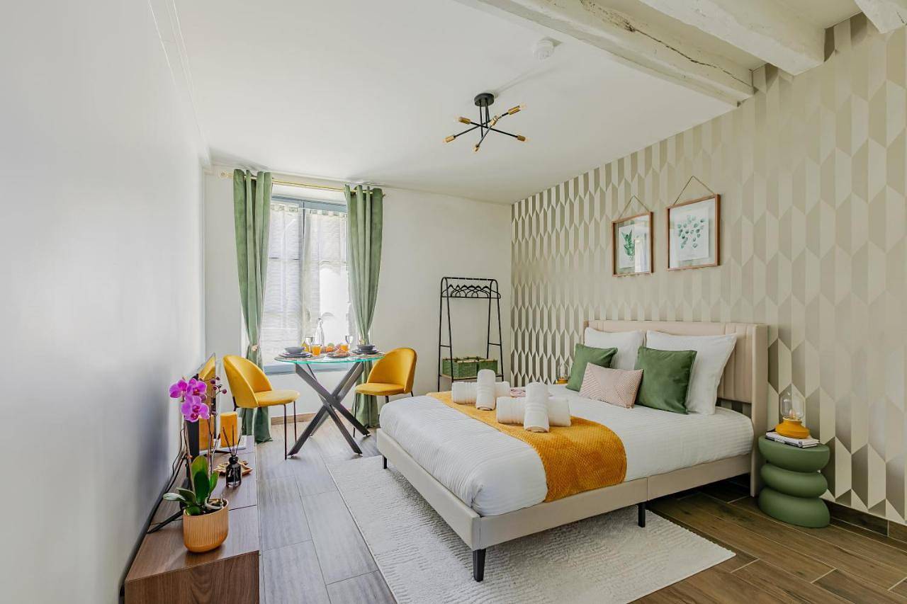 Appartement entier, Le Saint-Martin - Studio rénové - Versailles 7 min - Hec 5 min in Jouy-en-Josas, Yvelines