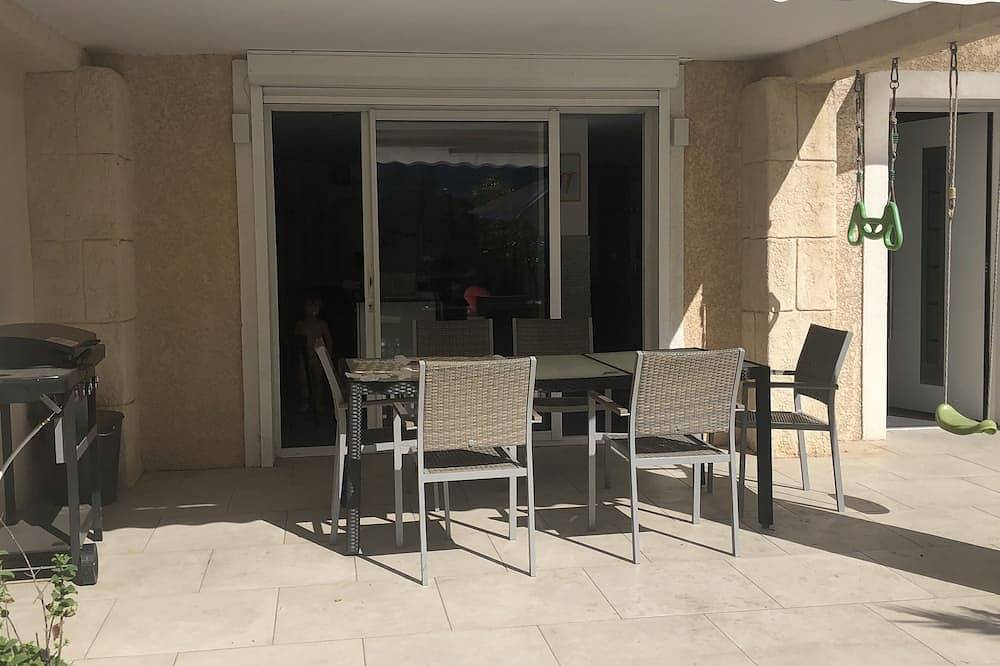 Small Provencal village house with garden and swimming pool in Marseille, Marseille und Umgebung