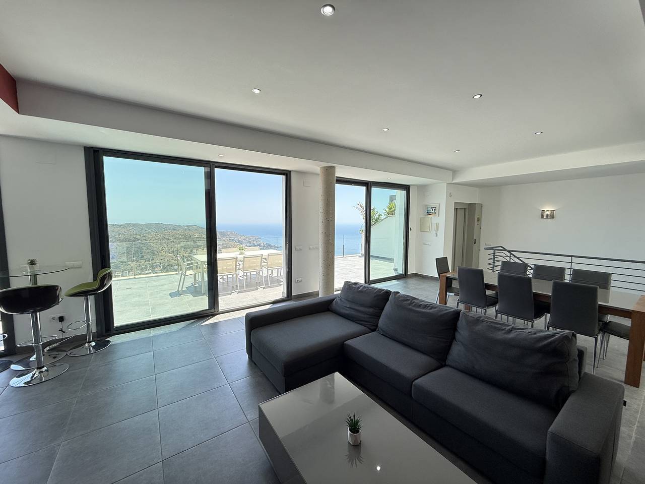 Villa für 8 Personen mit Balkon/Terrasse in Canyelles Petites, Roses