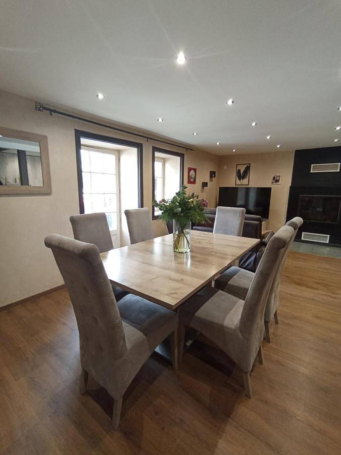 Gîte pour 10 personnes, avec jardin à Saint-Étienne-du-Bois
