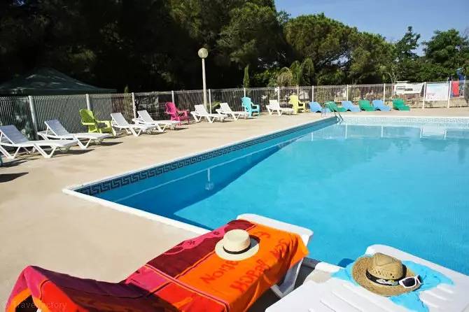 Camping pour 6 personnes, avec terrasse et piscine en Camargue