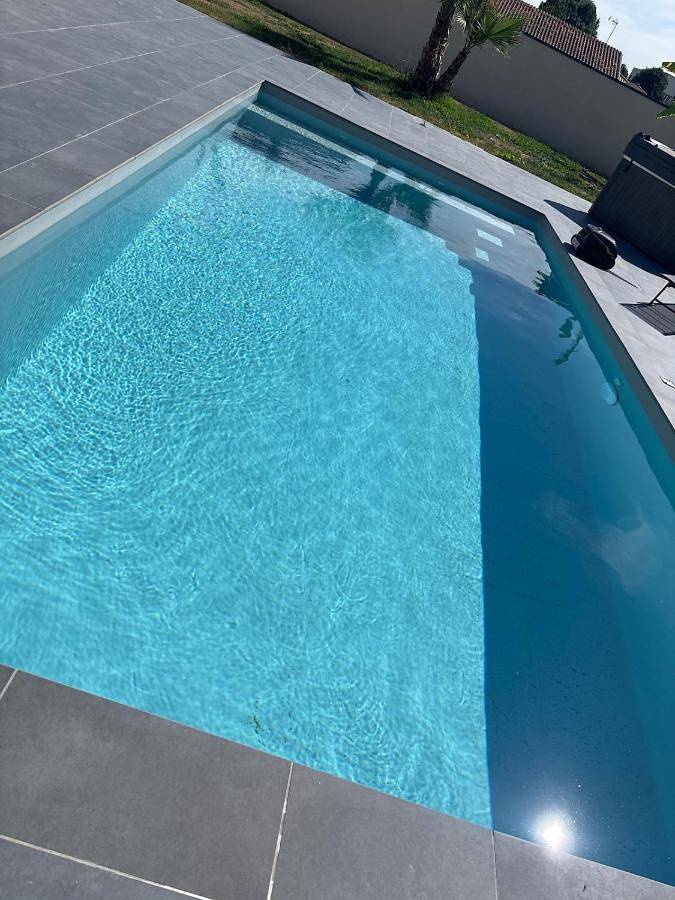 Location de vacances pour 10 personnes, avec Jacuzzi ainsi que Terrasse et Piscine à Benet - 4