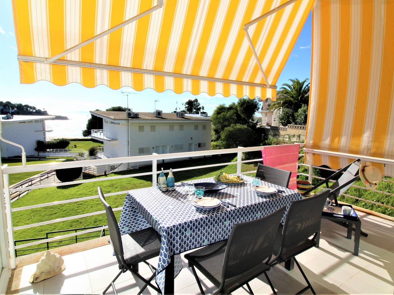 Apartamento entero, Lujo Frente al Mar con Terraza Privada in l'Almadrava, Roses