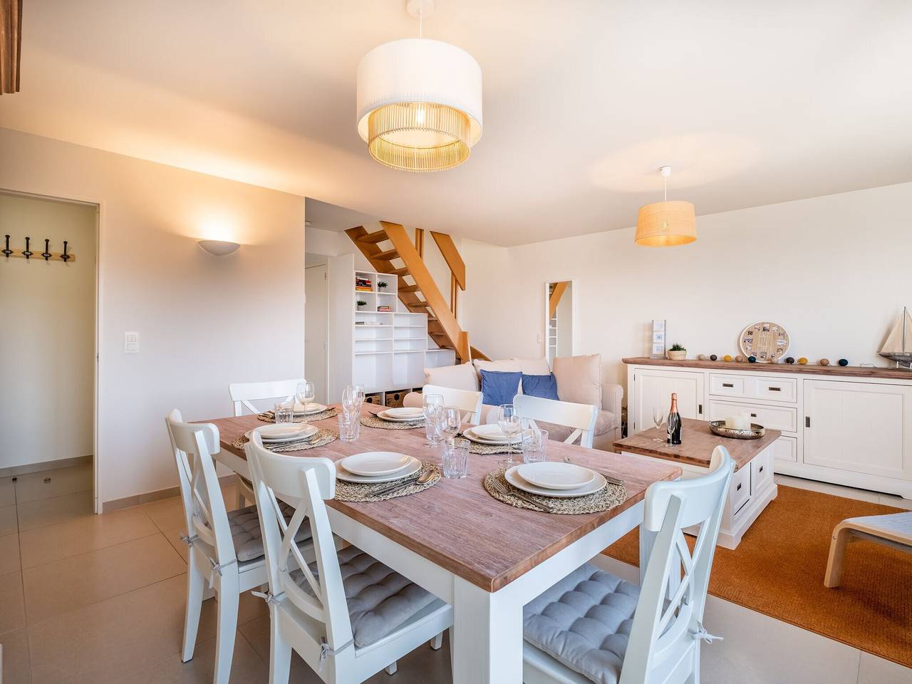 Entire apartment, Coastal Retreat with Balcony in Koksijde-Bad, Koksijde