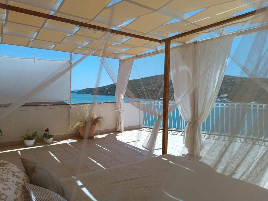 Ganze Wohnung, Maria Apartments Zaton - Pergola-Wohnung in Raslina, Šibenik-Knin