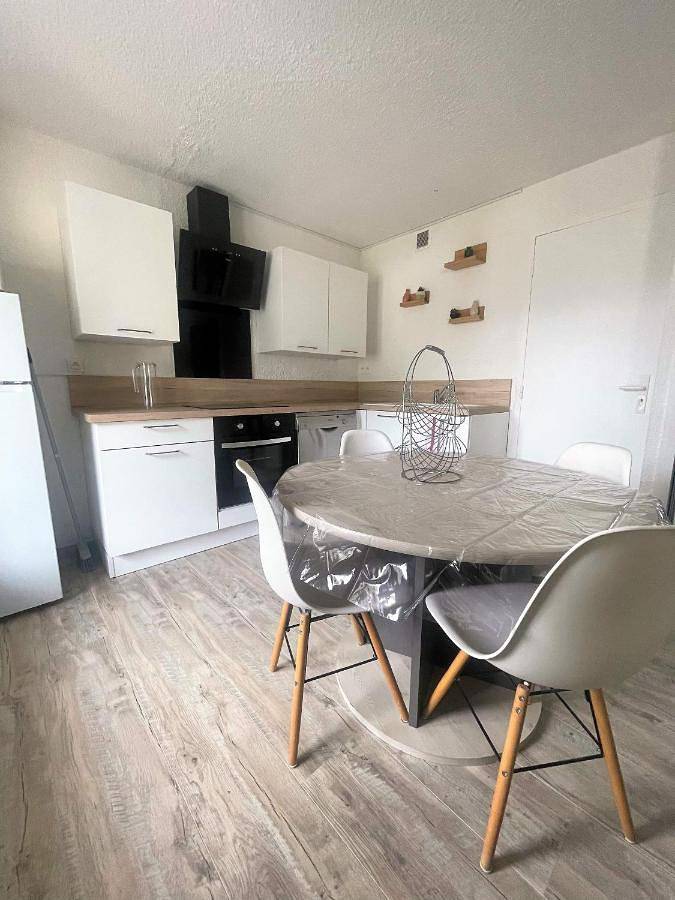 Appartement entier, One-Bedroom Apartment in Bielle (Pyrénées-Atlantiques), Béarn