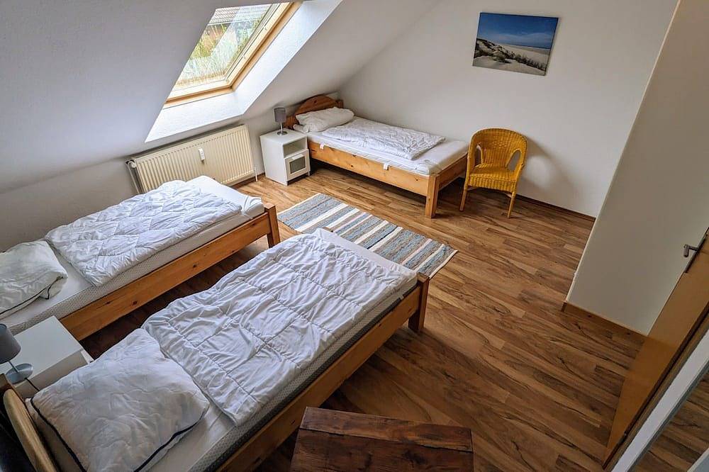 Gut ausgestattetes und geräumiges Ferienhaus mit eingezäuntem Garten inkl. Wlan in Sahlenburg, Cuxhaven