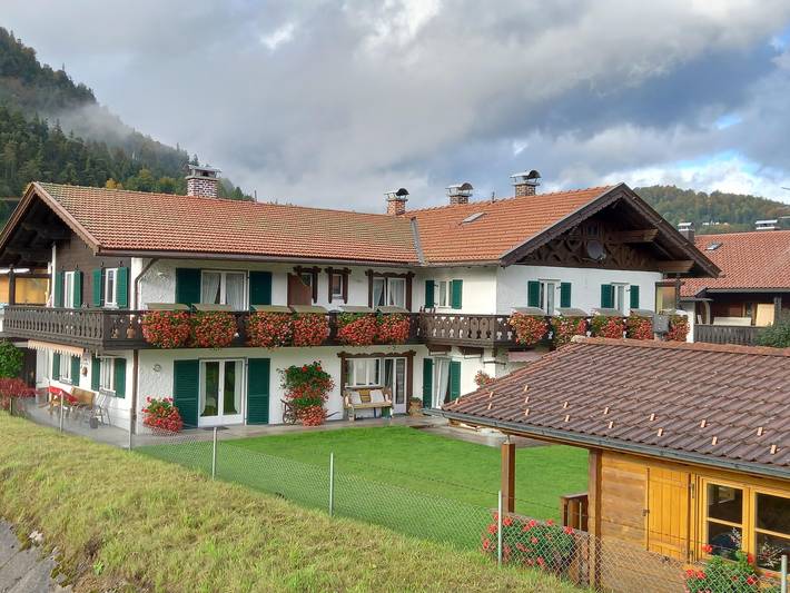 Ferienwohnung für 4 Personen, mit Balkon und Ausblick in Wallgau - 2