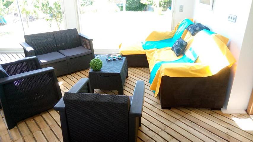 Location de vacances pour 8 personnes, avec jacuzzi et terrasse ainsi que jardin et piscine à Arnac-la-Poste - 4