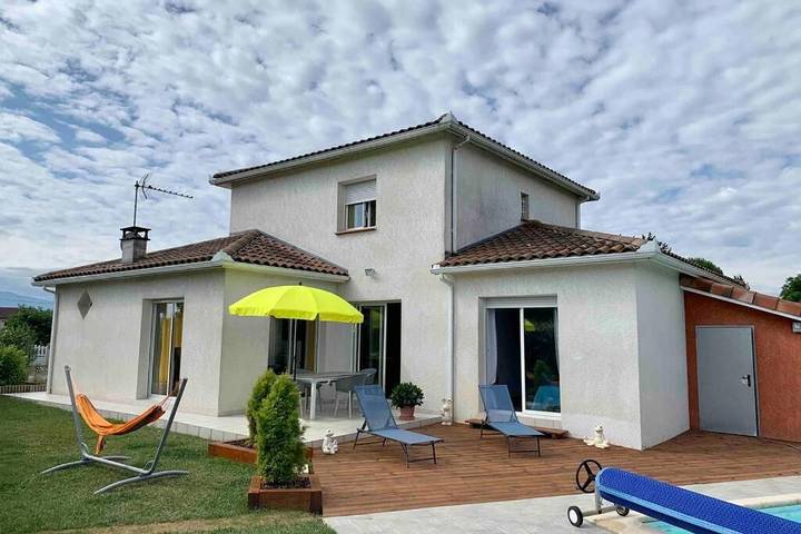 Chalet para 3 personas, con jardín y piscina - 1