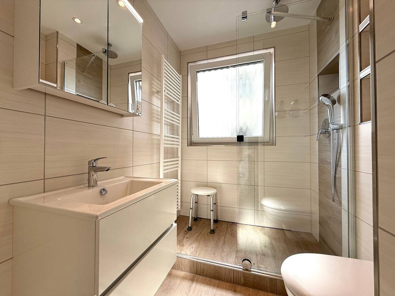 Ganze Wohnung, Gemütliche 4 Personen Ferienwohnung mit traumhaftem Meerblick, Schwimmbad und Sauna in Sahlenburg Strand, Cuxhaven