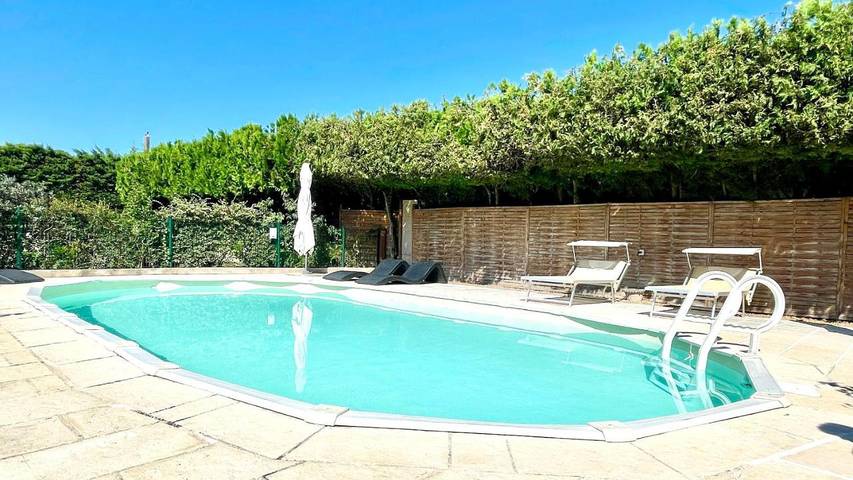 Location de vacances pour 10 personnes, avec Balcon et Terrasse ainsi que Jardin et Piscine à Cheval-Blanc - 4