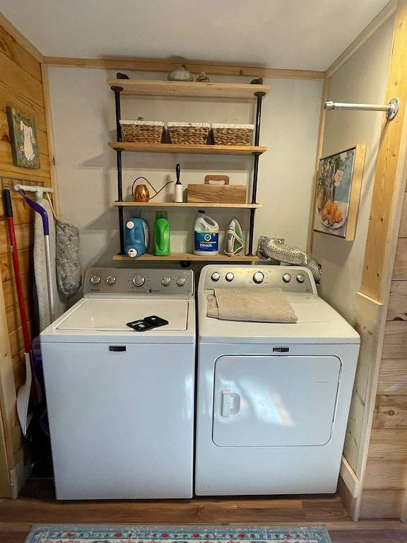 Bluebird Cottage on Silver Lake near Letchworth State Park Entrance in Wyoming County