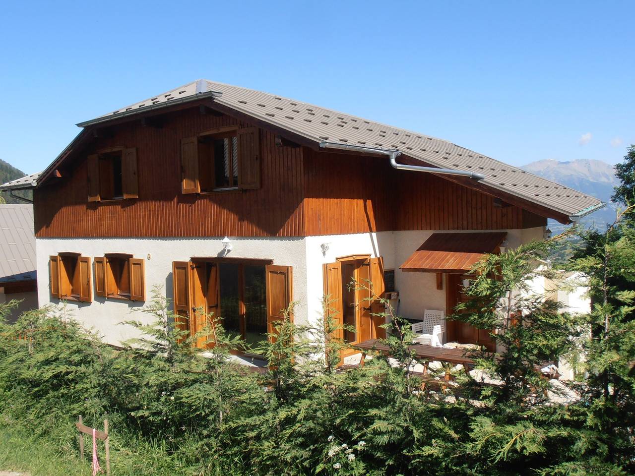 Casa vacanze 'Chalet Bellevue' con vista sulle montagne, piscina in comune e Wi-Fi in Les Orres, Parco Nazionale degli Ecrins