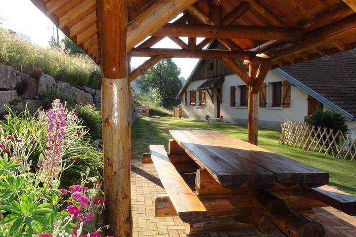 Gîte pour 12 personnes, avec terrasse ainsi que vue et jardin, adapté aux familles à Thiéfosse - 2