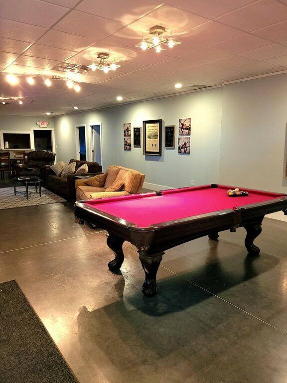 14 Schlafzimmer Super Lage !! Central Staycation Large Groups bietet Platz für bis zu 32 Personen in Arnolds Park, Dickinson County