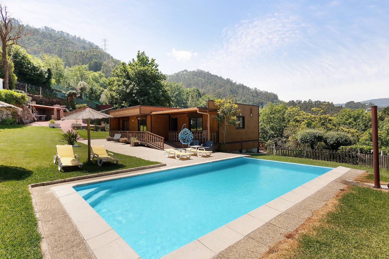Apartment 'Casa Dos Cortinhais' with Lake View, Wi-Fi and Air Conditioning in Ventosa e Cova, Braga District
