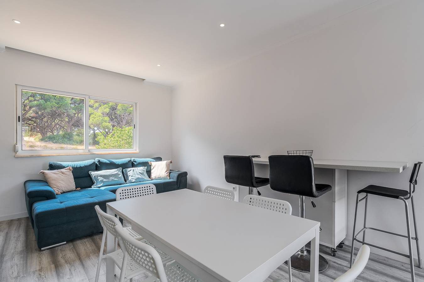 Maison de vacances "Rebelsardine" avec piscine privée et Wi-Fi in Aroeira, Charneca de Caparica e Sobreda