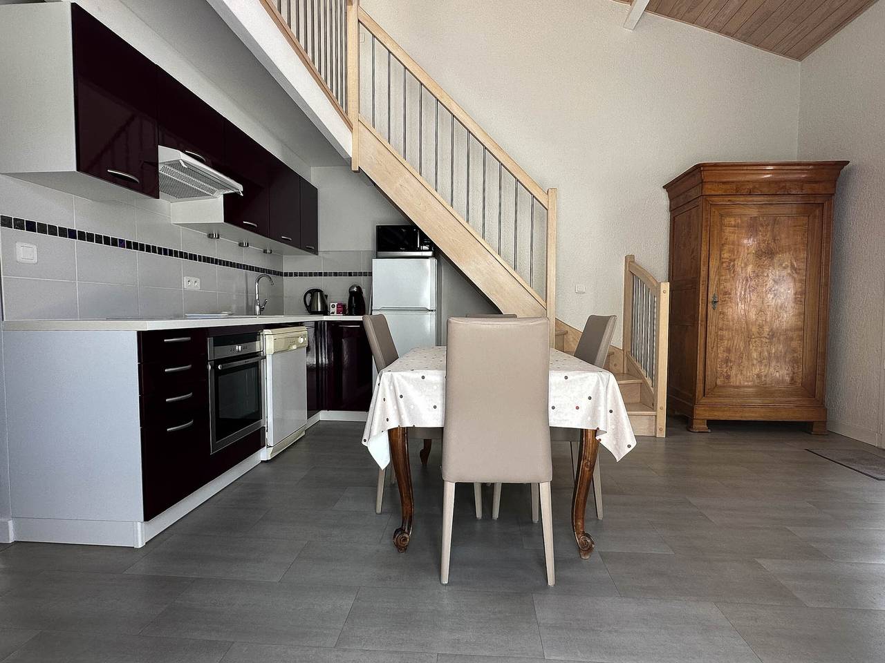 Maison de Vacances Confortable, Animaux Acceptés, Parking, Wifi in La Palmyre, Les Mathes