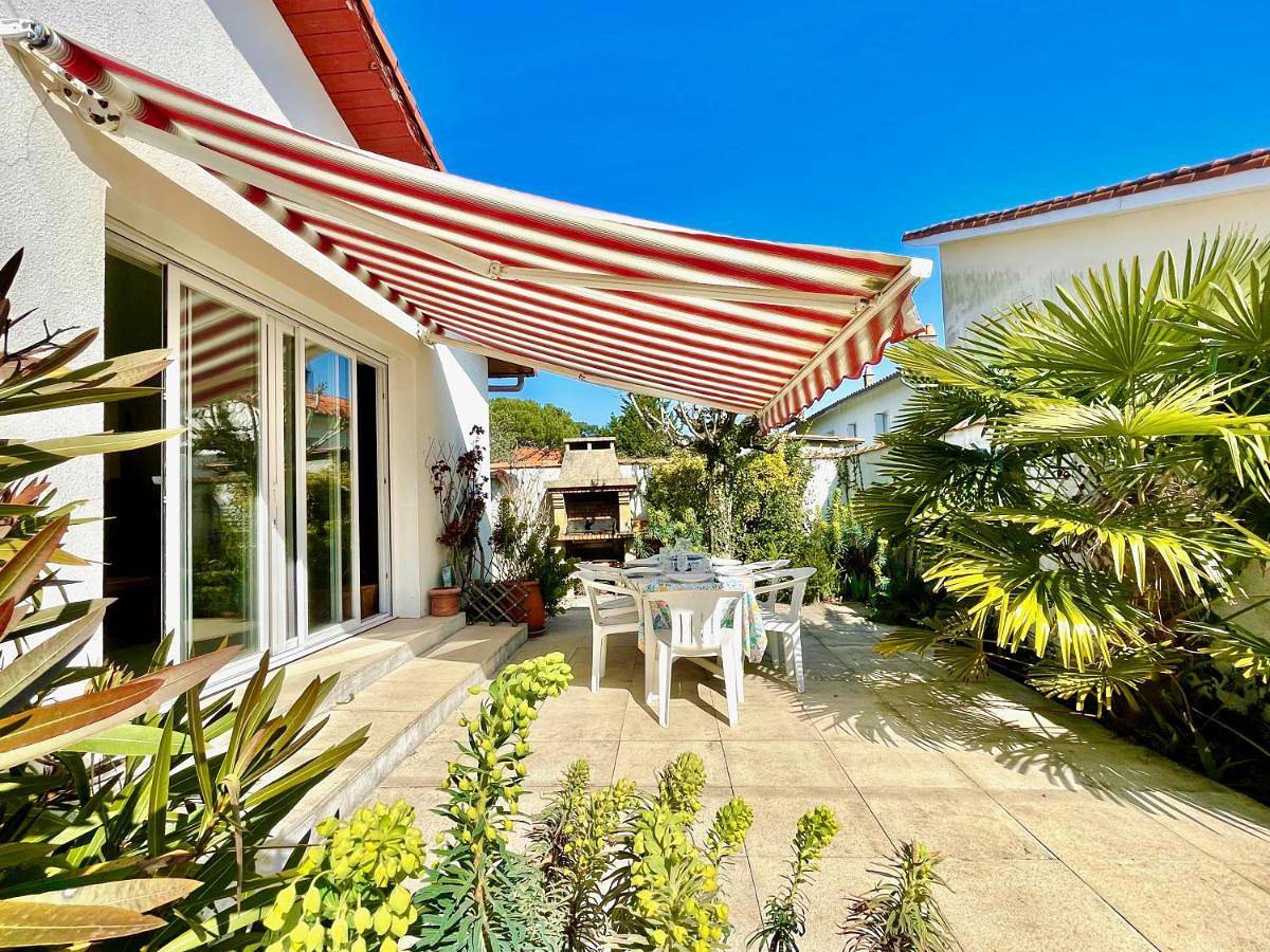 Villa - Beach Front in Pontaillac, Royan