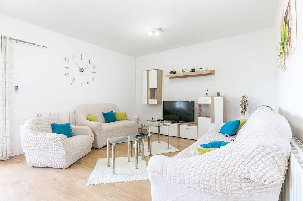 Family friendly house with a swimming pool Pozorac, Trogir (K-22648) in Marina, Condado de Split-Dalmácia