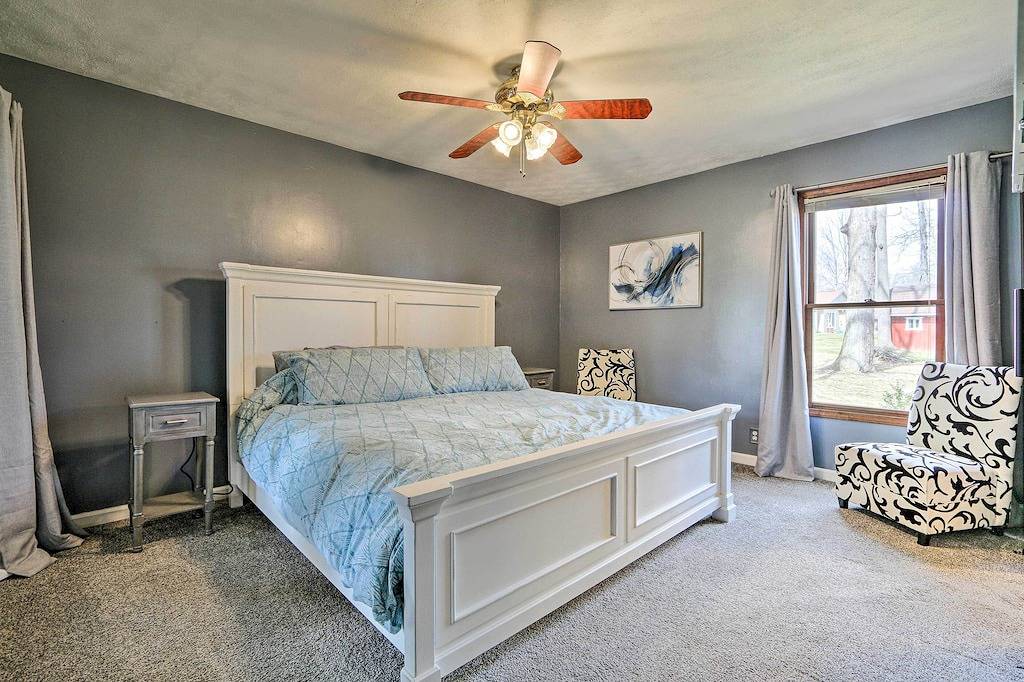 Grill, Yard & Fire Pit: Huntsville Gem w/ Views in Stokes Township, Indian Lake