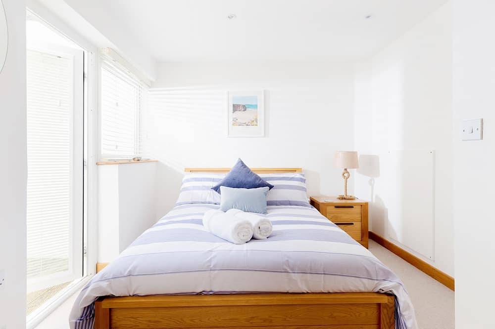 2 minutes walk from 2 fabulous beaches in Porth, Newquay