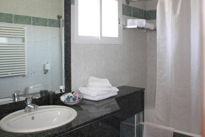 Location de vacances pour 2 personnes, avec bassin pour enfant et jardin ainsi que piscine et vue à Limassol - 4