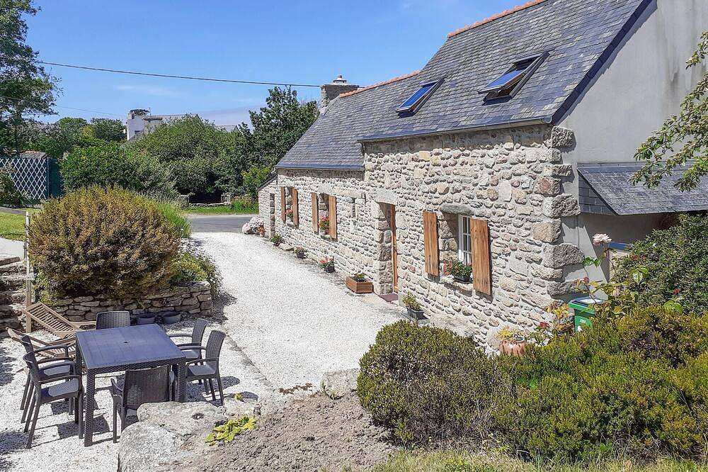 2 bedroom lovely home in Ploudalmézeau in Ploudalmézeau, Région de Brest