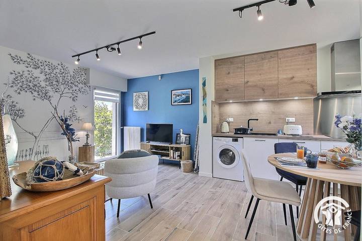 Gîte pour 2 personnes, avec jardin ainsi que terrasse et piscine, animaux acceptés à Pléhédel - 2