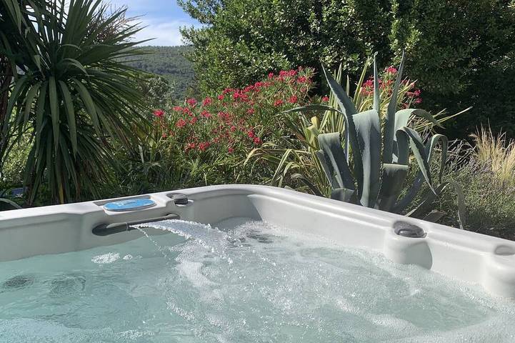 Holiday apartment for 4 people, with hot tub and garden - 1