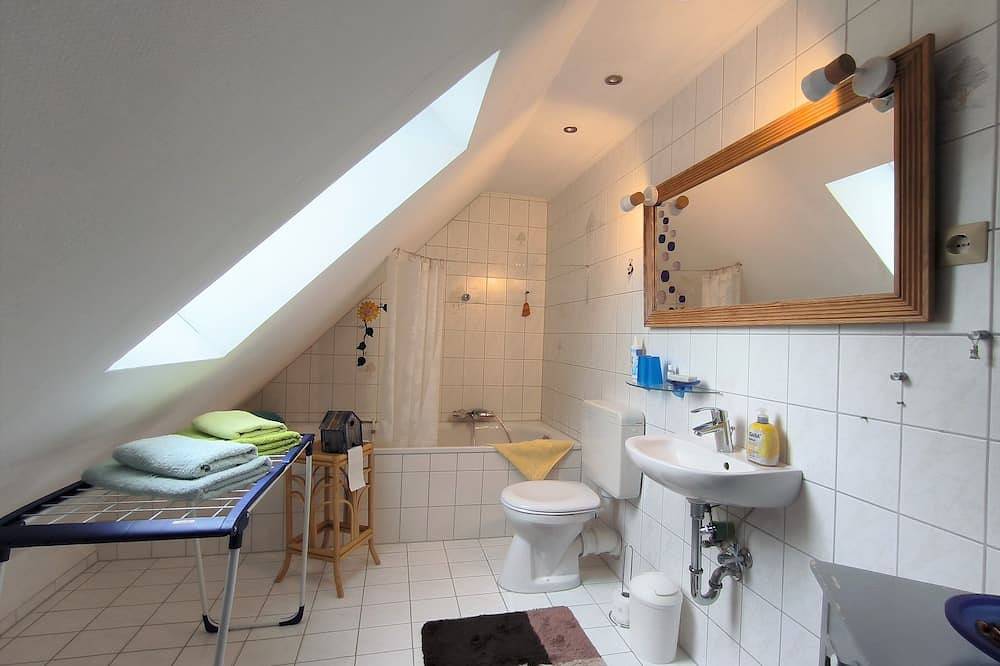 Ganze Wohnung, Neuhaus: Ferienzimmer für Wanderer - Privatzimmer Neuhaus in Sieverstedt, Grünes Binnenland
