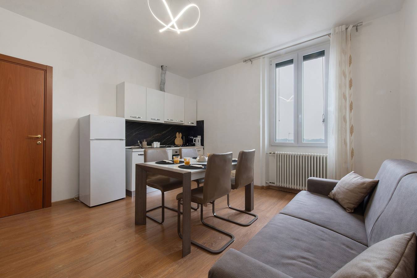 Appartement entier, Appartement 'Dream House' avec balcon et climatisation in Senna Comasco, Brianza