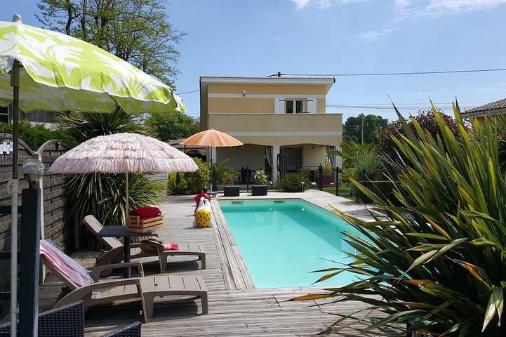 Maison de vacances pour 4 personnes, avec piscine ainsi que jacuzzi et jardin