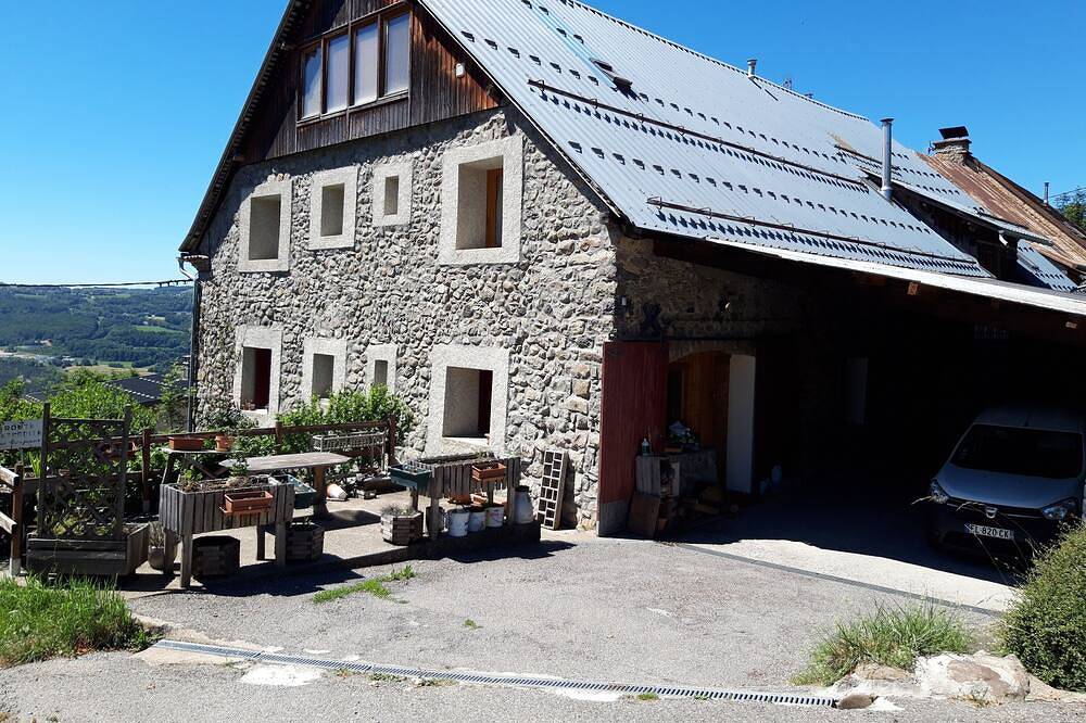 Entire apartment, Gîte rural de Buissard in Buissard, Écrins National Park