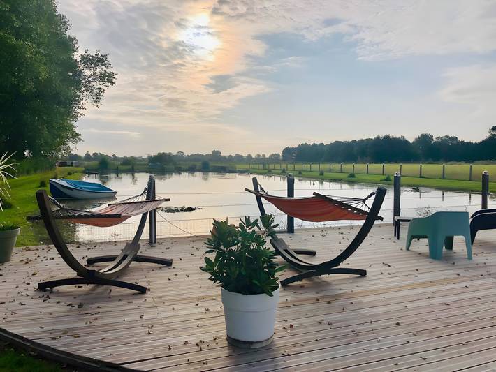 Location de vacances pour 4 personnes, avec vue sur le lac et jardin à Saint-Quentin-en-Tourmont
