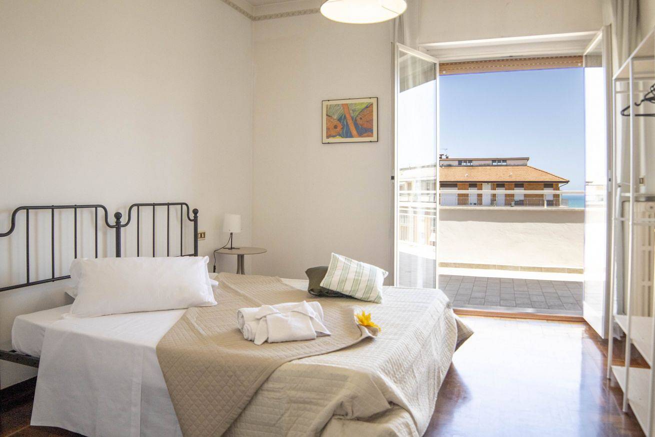 Appartamento intero, [Attico Vista Mare] Centro 4 camere 2 bagni in Porto San Giorgio, Provincia di Fermo