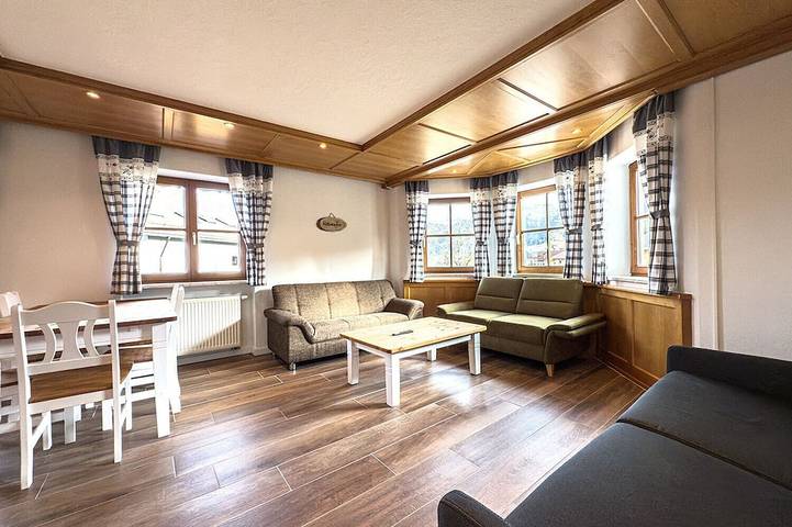 Ferienwohnung für 13 Personen, mit Balkon und Garten in Oberstaufen