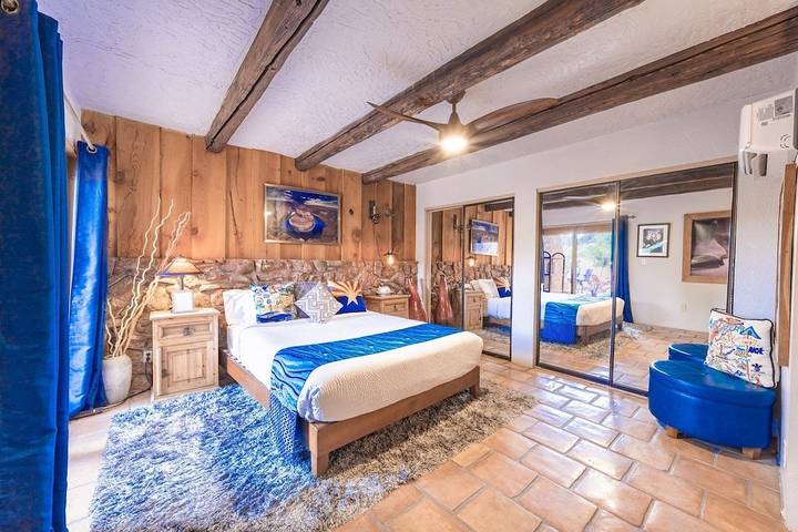 Vacation rental for 10 people, with hot tub and balcony, with pets in Oak Creek