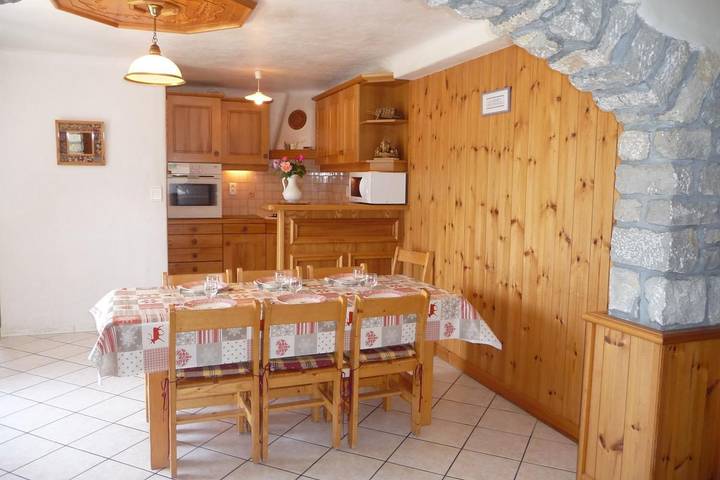 Gîte pour 6 personnes, avec jardin à Champagny-en-Vanoise - 2