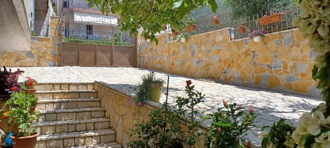 Maison d’hôte pour 3 personnes, avec terrasse et vue dans Dhërmi - 3