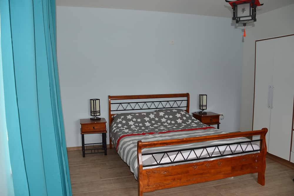 Deluxe villa, large pool, wifi, sauna, jacuzzi, Bedrooms with air conditioning in Nemesbük, Balaton Region