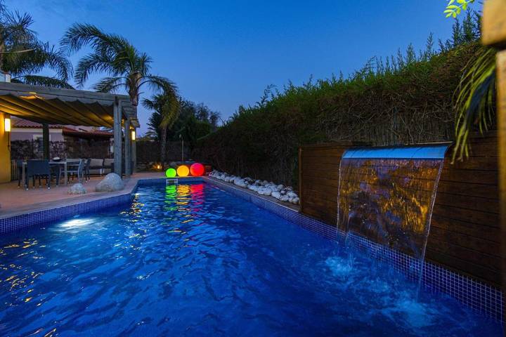 Location de vacances pour 14 personnes, avec terrasse ainsi que jardin et piscine, animaux acceptés à Reus - 3