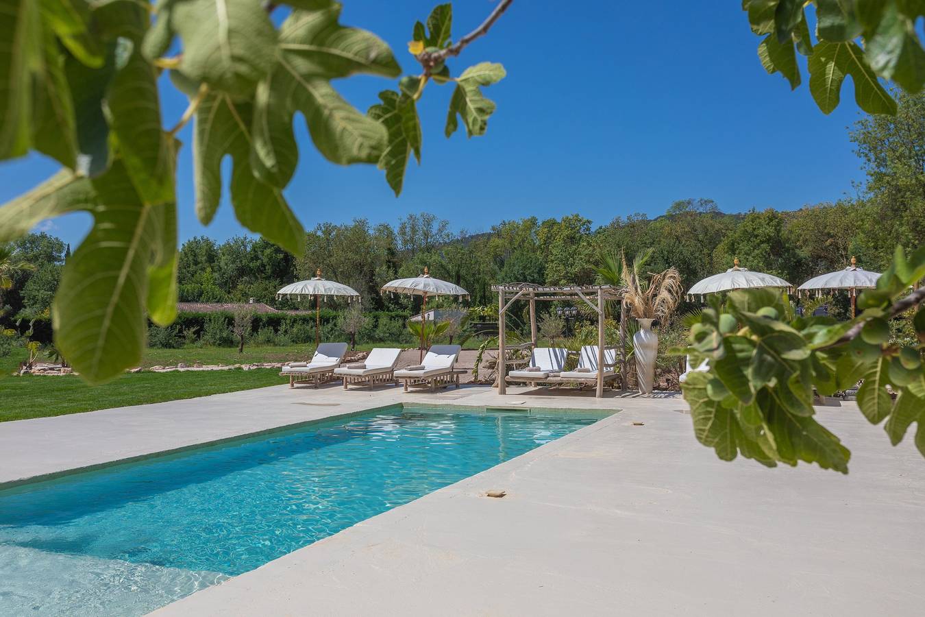 Maison de vacances 'Domaine Montserrat' avec vue sur la montagne, piscine privée et Wi-Fi in Le Luc, Région de Draguignan