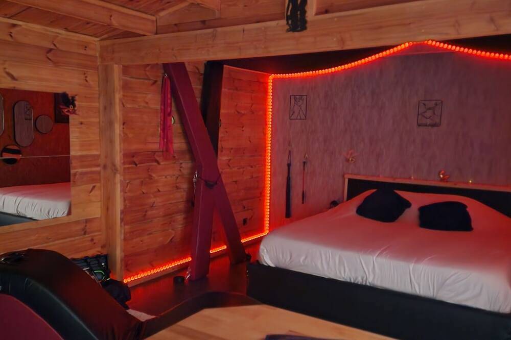 The Secret Love Room in Saint-Aigulin, Région de Jonzac