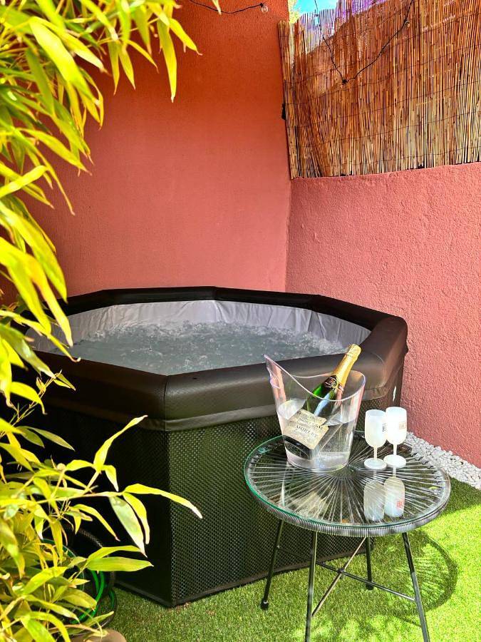 Maison « Ubud » love room spa in Berre-l'Étang, Côte méditerranéenne (France)