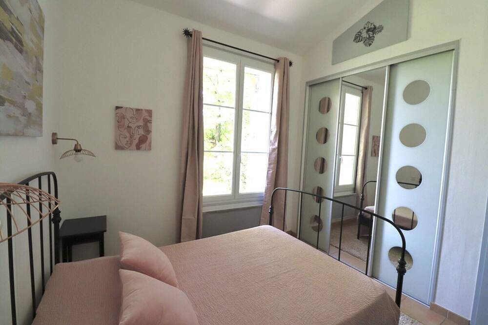 Gîte 4/5 Personnes Dans un Mas Languedocien Avec Piscine et Jacuzzi in Saint-Just, Côte d'Améthyste