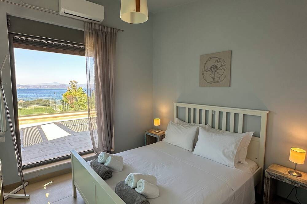 Seaside Villa with Private Football Pitch in Euböa