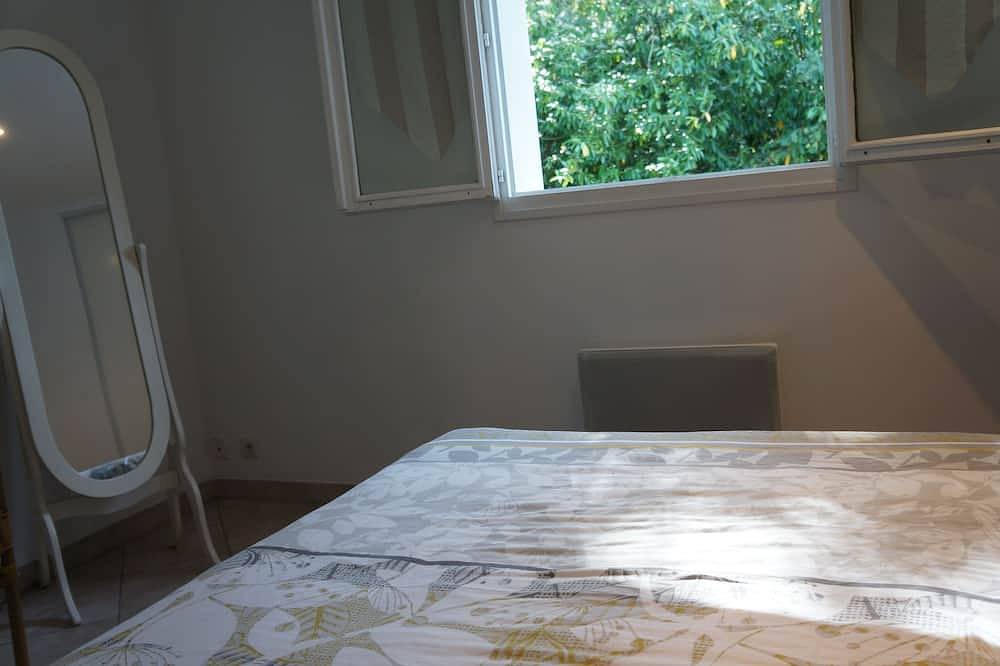 Coquet gîte T3-96 m2 calme, piscine 8x4 chauffée en saison, terrasse 30 m2, Clim in Saint-Pée-sur-Nivelle, Région de Bayonne